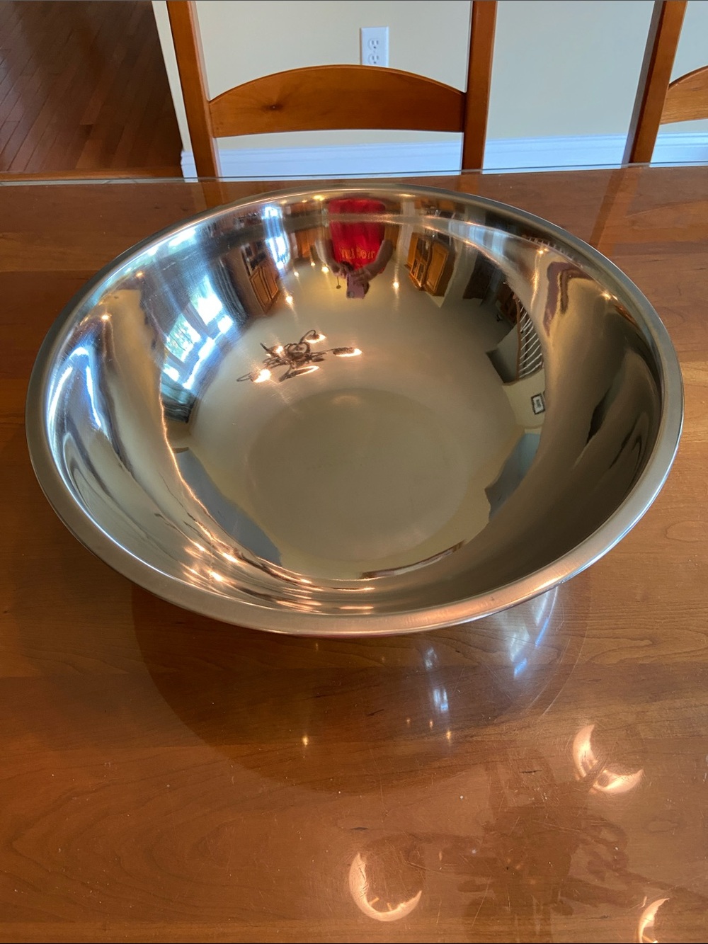 Very Large Stainless Steel Mixing Bowl - Silver. 20 Quarts.